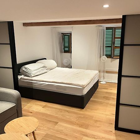 Historical Rue Longue Apartment Ментона Екстериор снимка