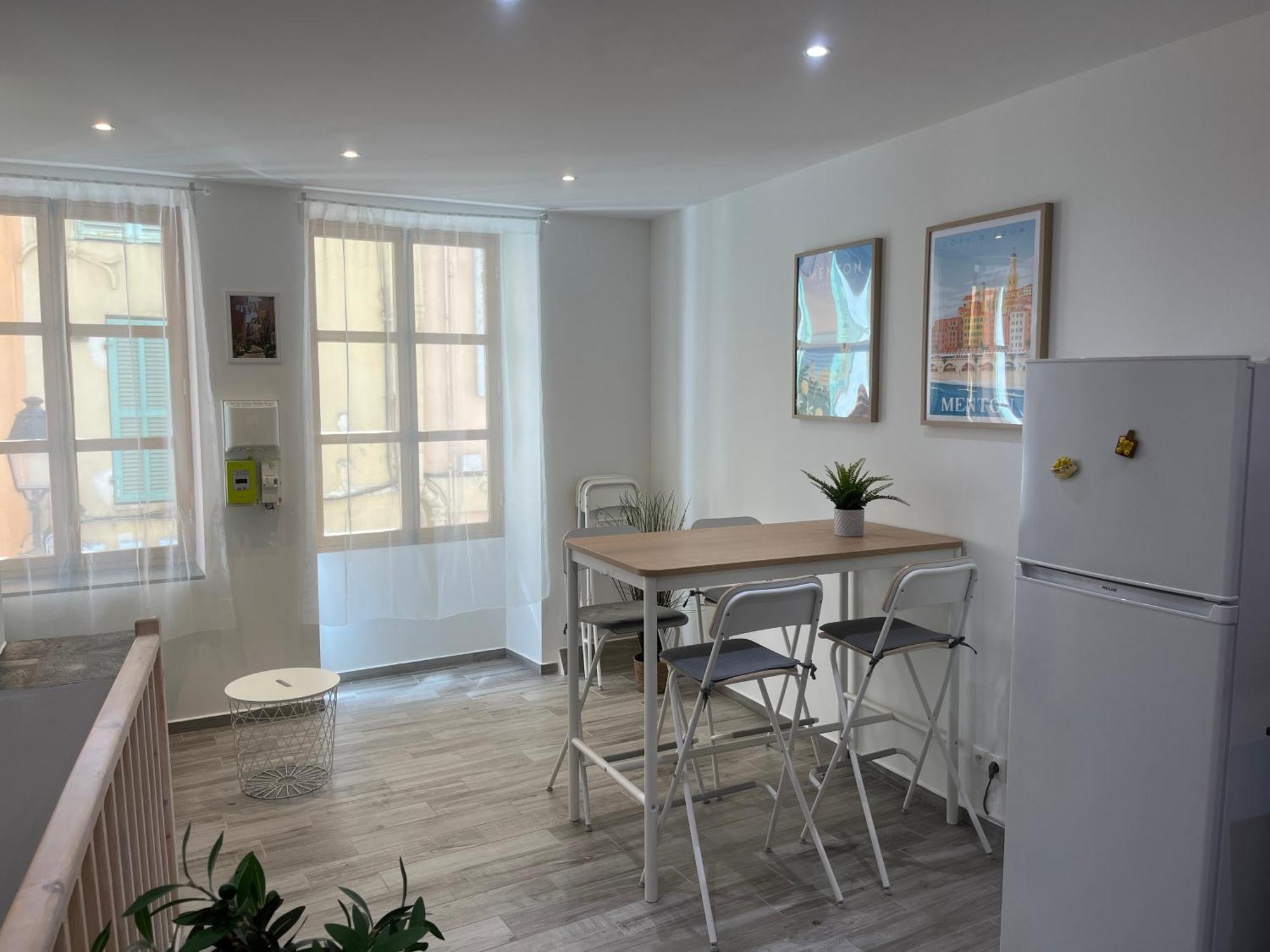 Historical Rue Longue Apartment Ментона Екстериор снимка